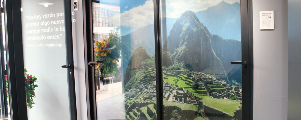 Inauguracion-showroom-ventanas-thermia-en-Cusco